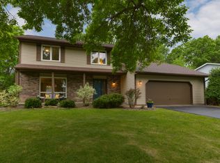 9433 Wentlock Rd, Woodbury, MN 55125