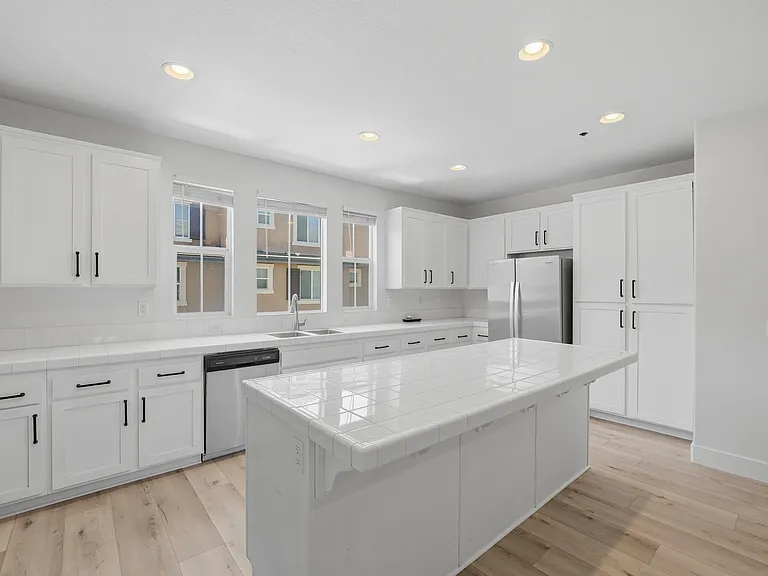 1645 Burr Oak Pl — Photo 7