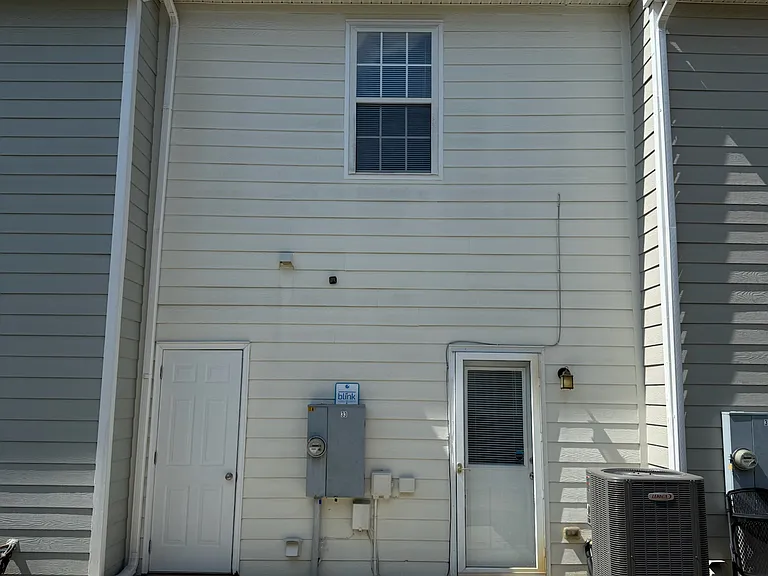 33 Cheltenham Dr — Photo 16