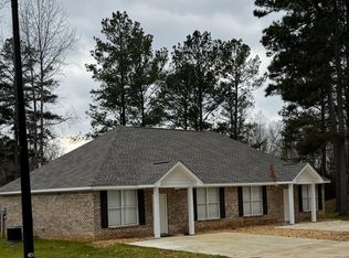 1450 Lee Stokes Rd #156-B, Columbus, MS 39702