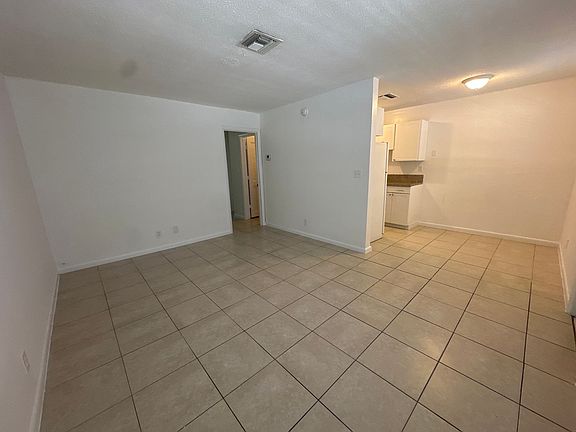 3rd image of 470 Sunshine Dr APT D5