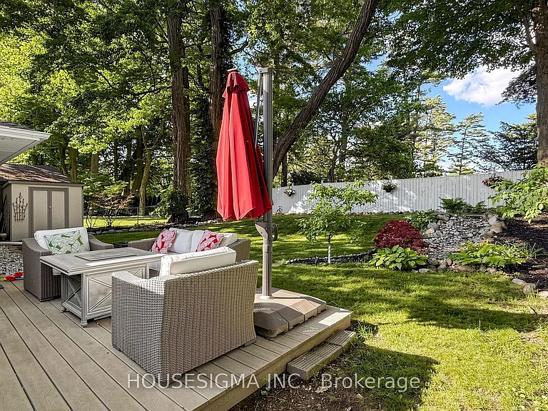 69 Holyrood Ave — Photo 47