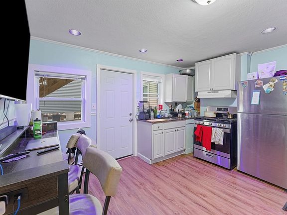 3rd image of 39 Spencer Ave