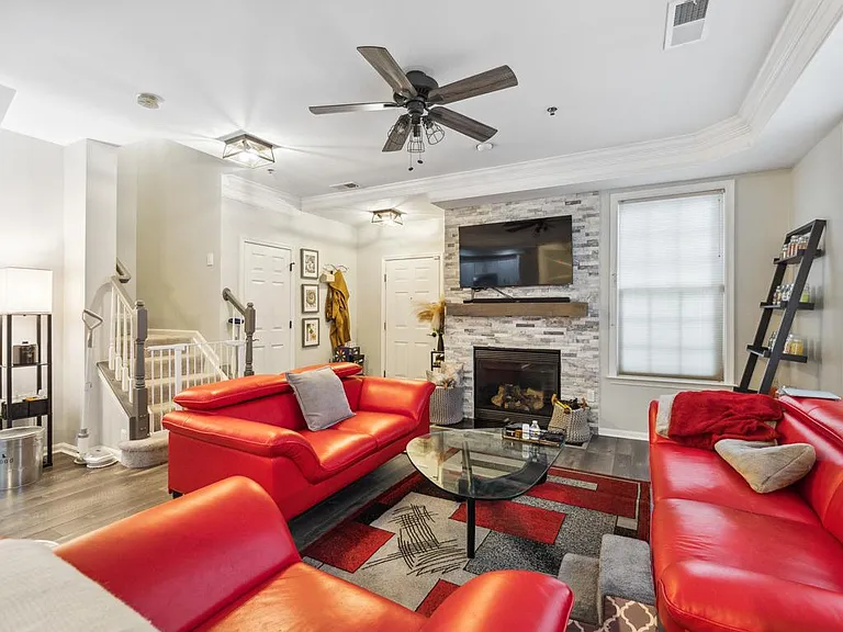3526 Huntley Manor Ln — Photo 5