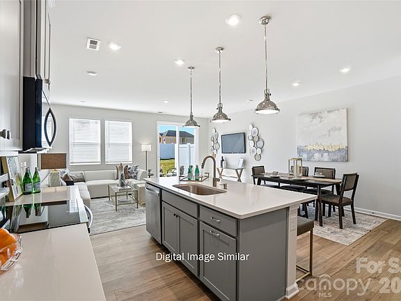 5th image of 5208 Wyes Oak Ln