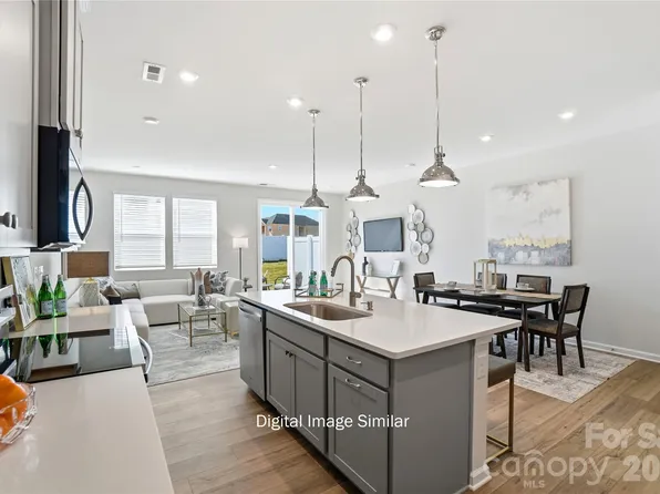 5226 Wyes Oak Ln, Charlotte, NC 28269