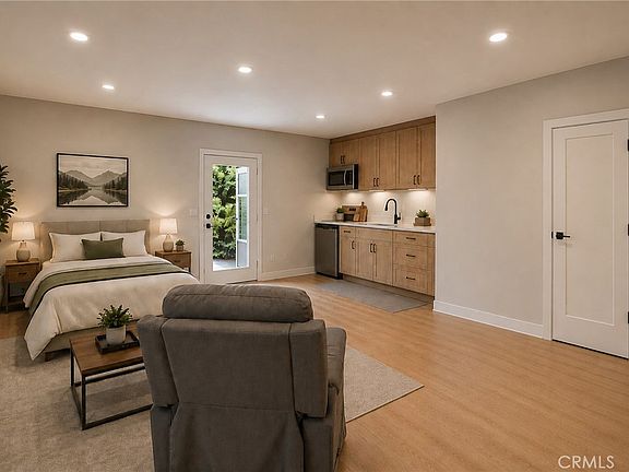3rd image of 32438 Kentucky St