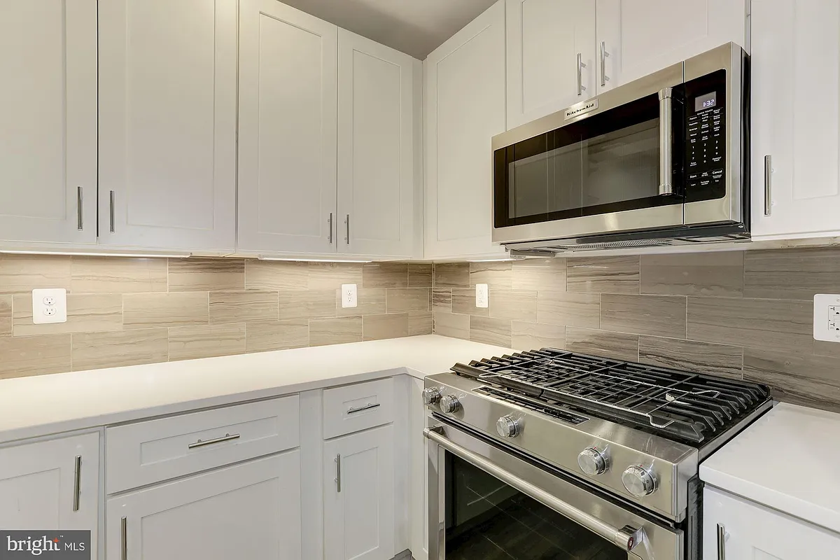 Building Photo - 4008 Edmunds NW #6