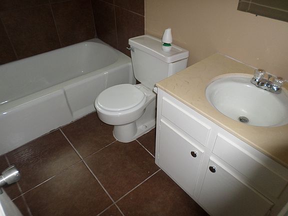 5th image of 3245 Fox Chase Dr