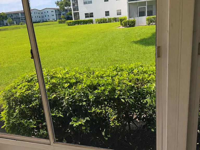 305 Fanshaw Dr #H — Photo 8