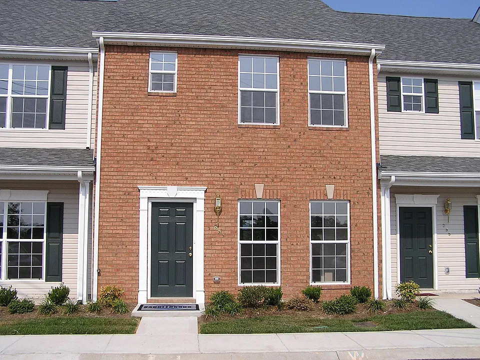 233 Northcrest Commons Cir