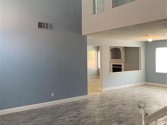 3rd image of 9918 Pioneer Ave