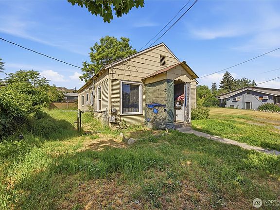 2nd image of 620 S Chelan Avenue