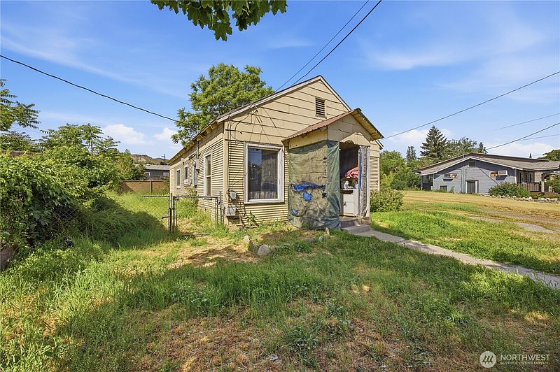 2nd image of 620 S Chelan Avenue