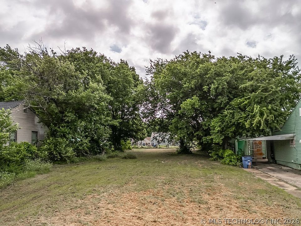 2nd image of 2521 N Quaker Ave