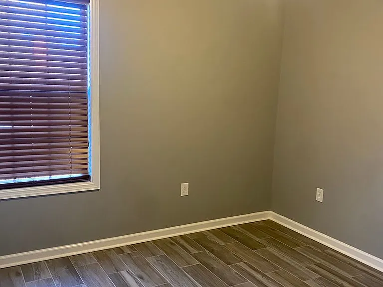 416 N Broadway St — Photo 6