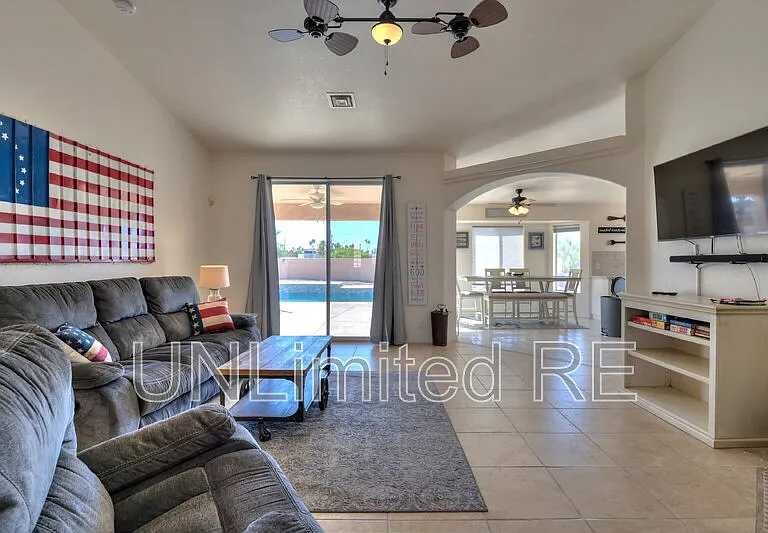 304 Acoma Blvd S — Photo 9