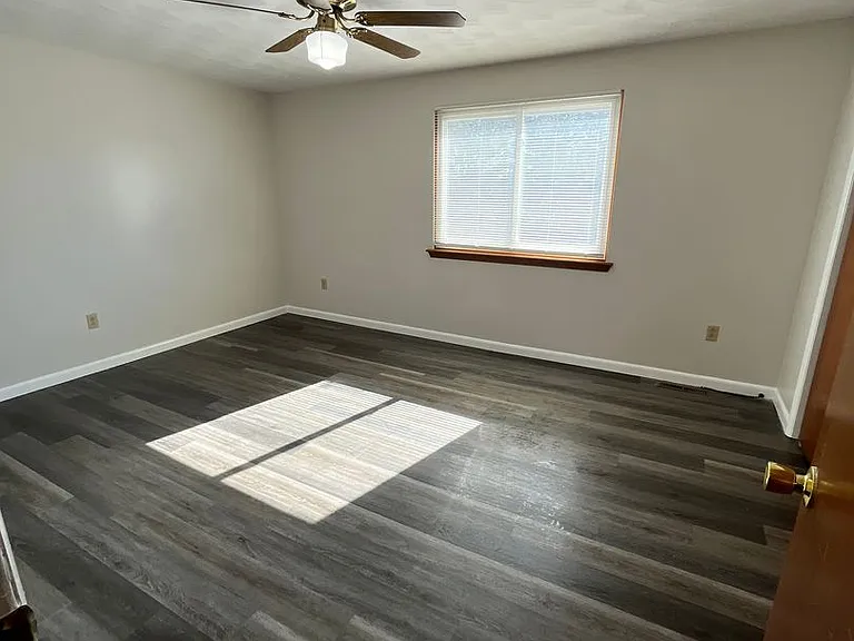 7468 Coachlight Ln — Photo 15