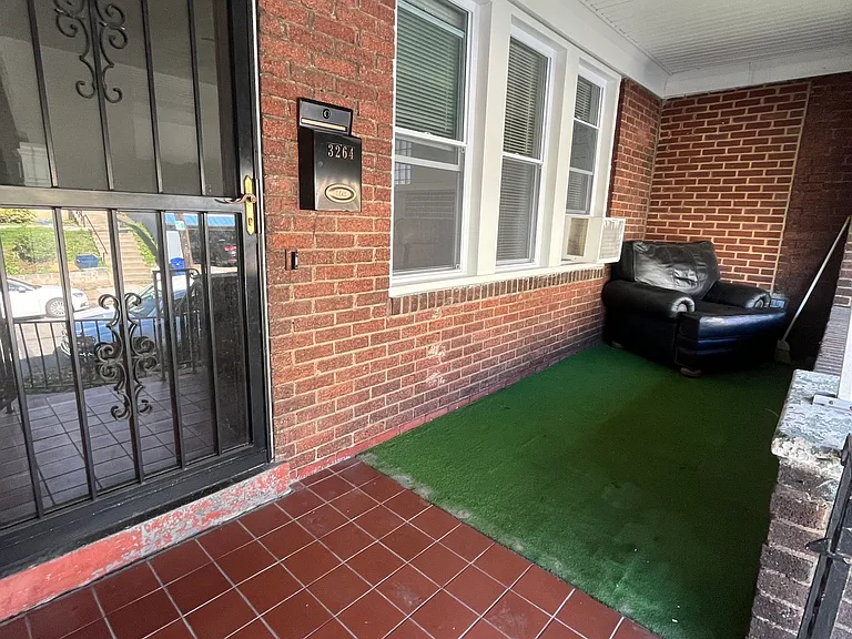 3264 Parkview Ave — Photo 13