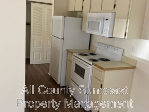 5th image of 536 Curlew Pl E
