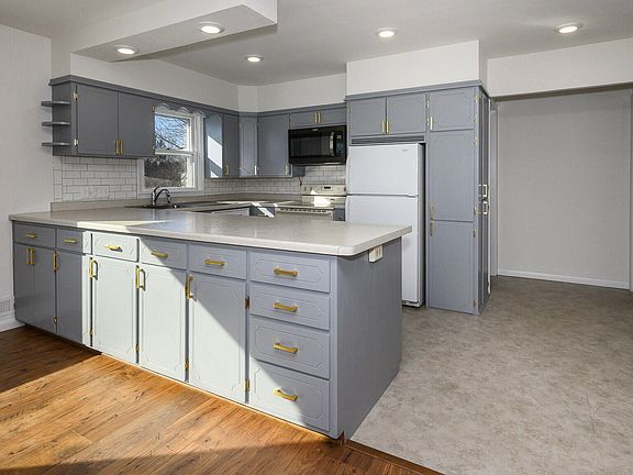 4th image of 804 2nd St S