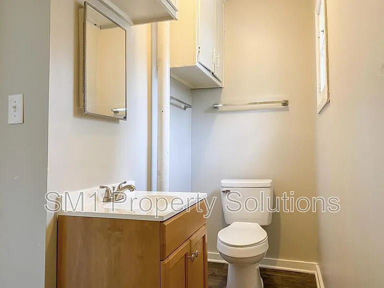 915 Willow Rd — Photo 7
