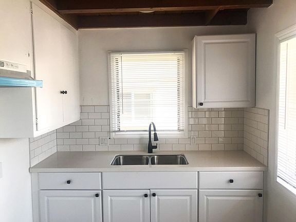 4th image of 1301 E Wilson Ave