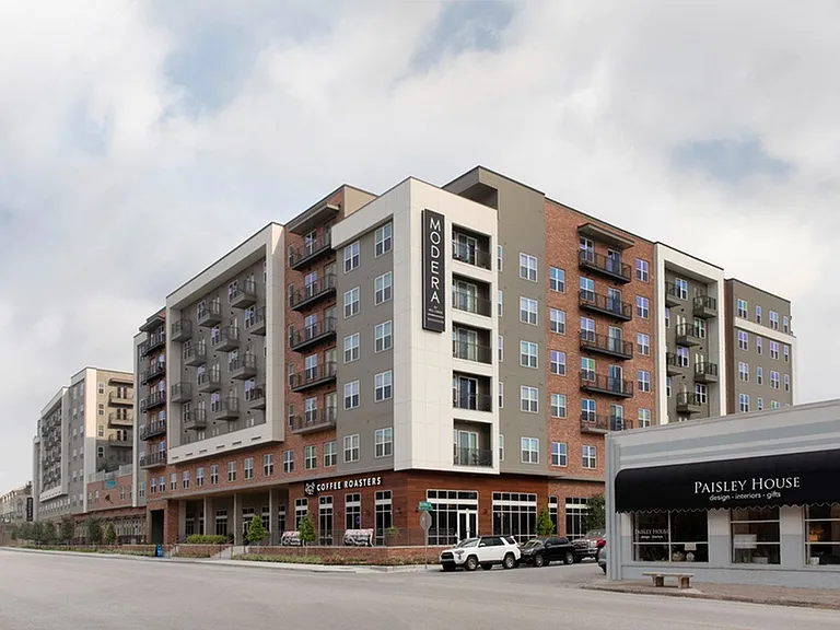 Easy Commuter Access To I-10 and Metro Lines 30, 40, 56, & 85