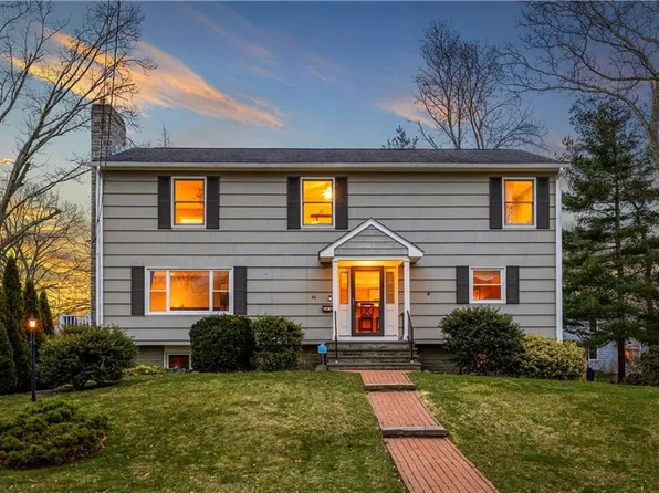 46 Lafayette Dr, East Greenwich, RI 02818