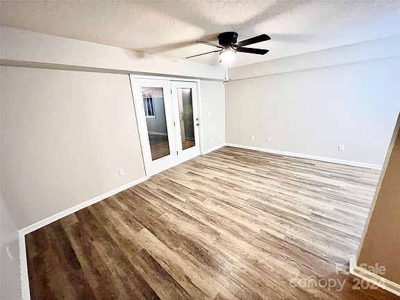 3rd image of 3251 White Oak Ct #J8