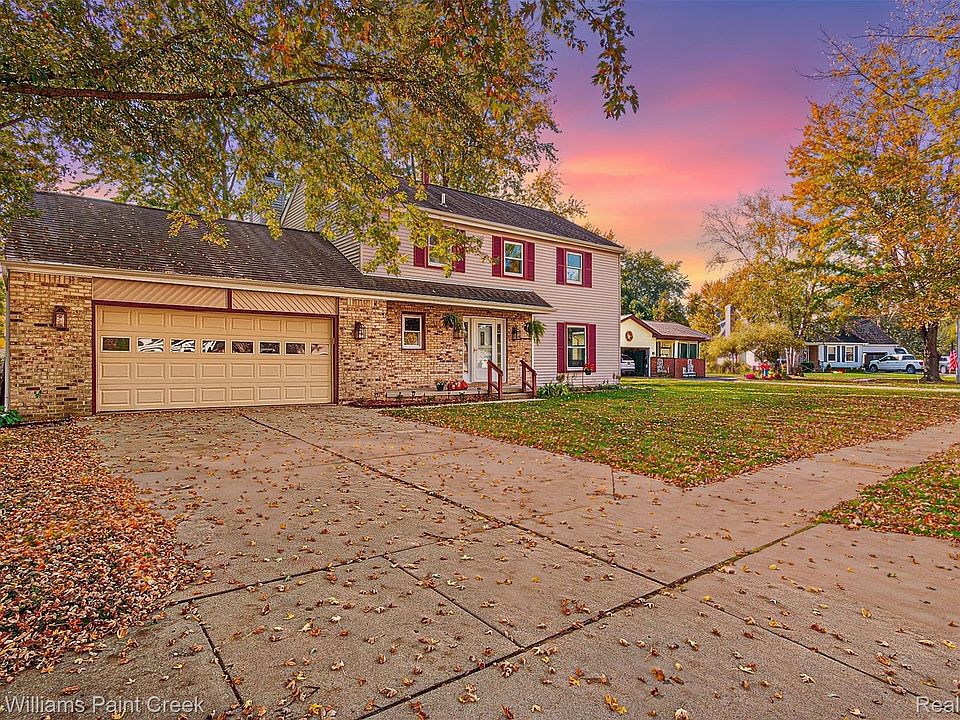 1st image of 685 Cardinal Dr