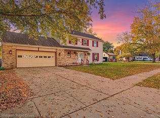 685 Cardinal Dr, Marysville, MI 48040