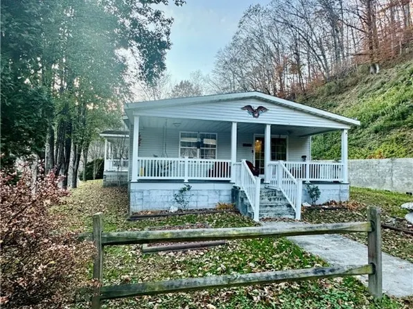 65 Wanda Ln, Lenore, WV 25676