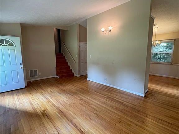 5th image of 3448 Forest Knoll Dr