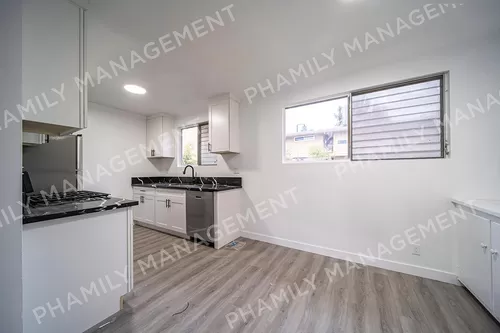 475 S Los Robles Ave #16 Photo 1
