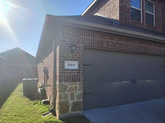 2nd image of 223 Fieldtrail Ln