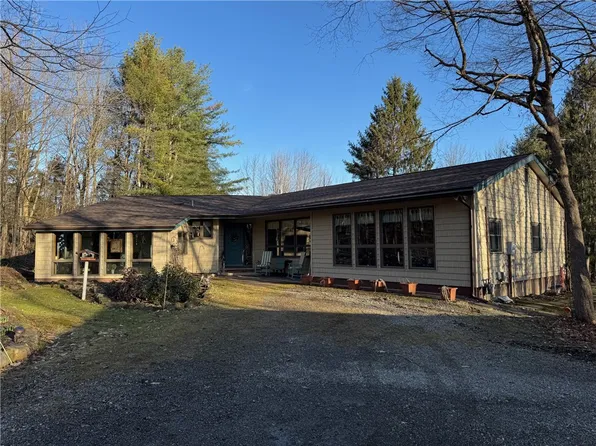 5536 Maple Crest Dr, Alfred Station, NY 14803