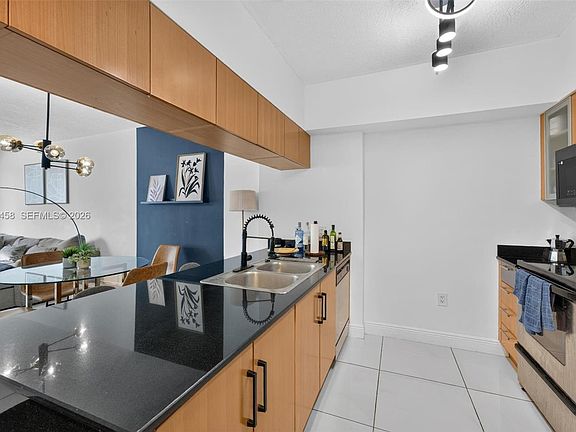 5th image of 1750 N Bayshore Dr APT 1609