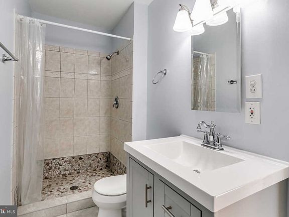 4th image of 1986 Cambridge Dr #31