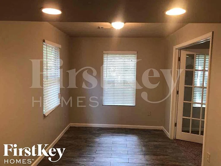 5457 Biffle Ct — Photo 7