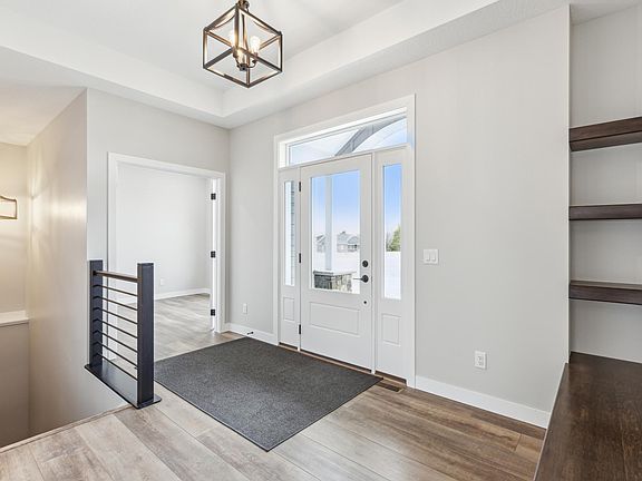 2nd image of 3613 Crestwood Rdg NE