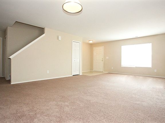 2nd image of 832 Willow Creek Dr