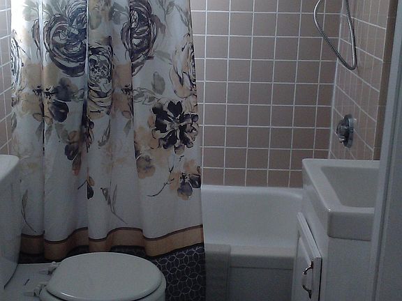 1st floor bath