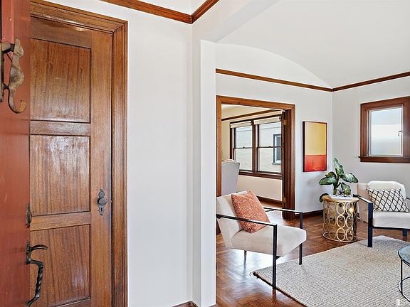 3rd image of 332 Teresita Blvd