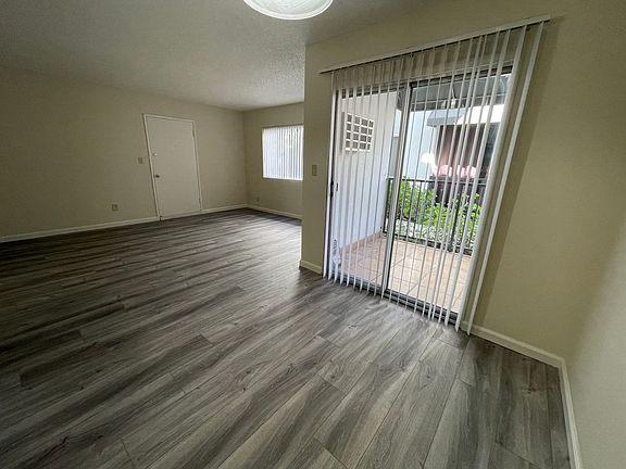 4th image of 631 E Orange Grove Ave #D