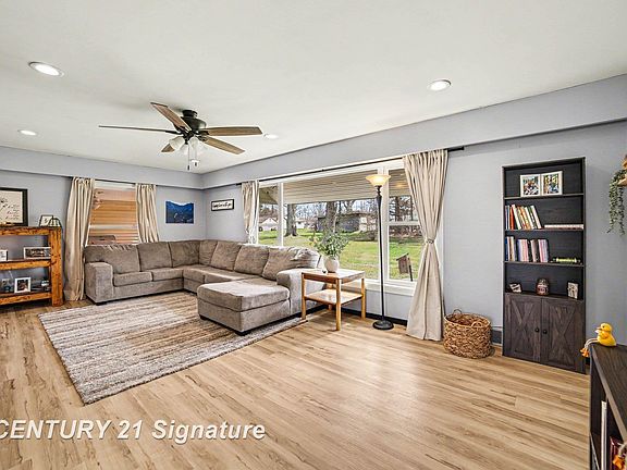 3rd image of 3036 E Miller Rd