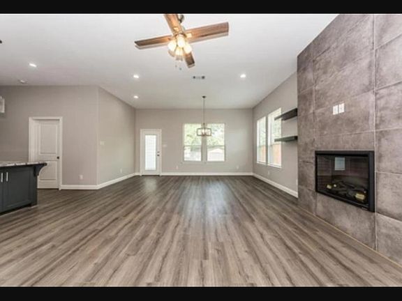 3rd image of 1105 Glynn Dr