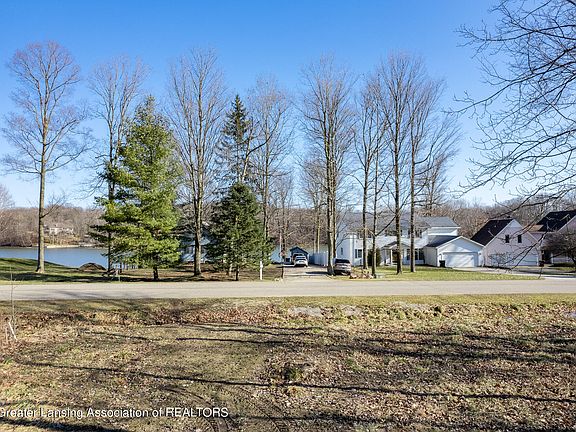 2nd image of 166 Lakeside Dr