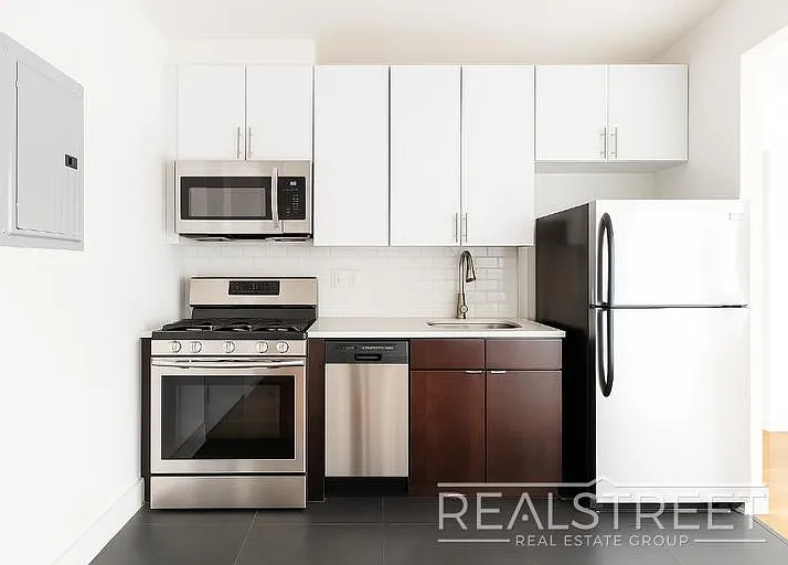 9002 Queens Blvd #532 — Photo 3