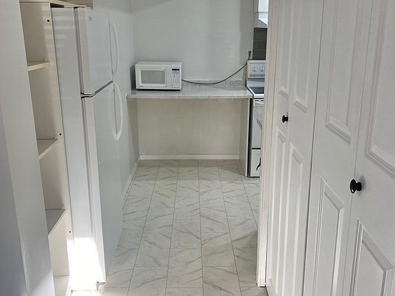 2nd image of 59 Princeton Cres W #59